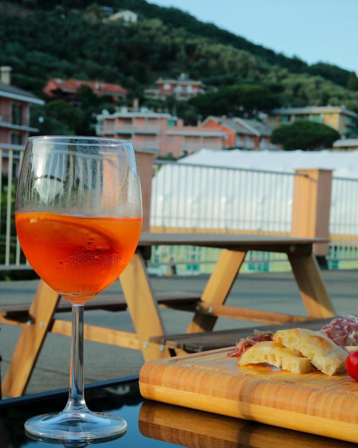 Moneglia Beach Downtown Екстериор снимка