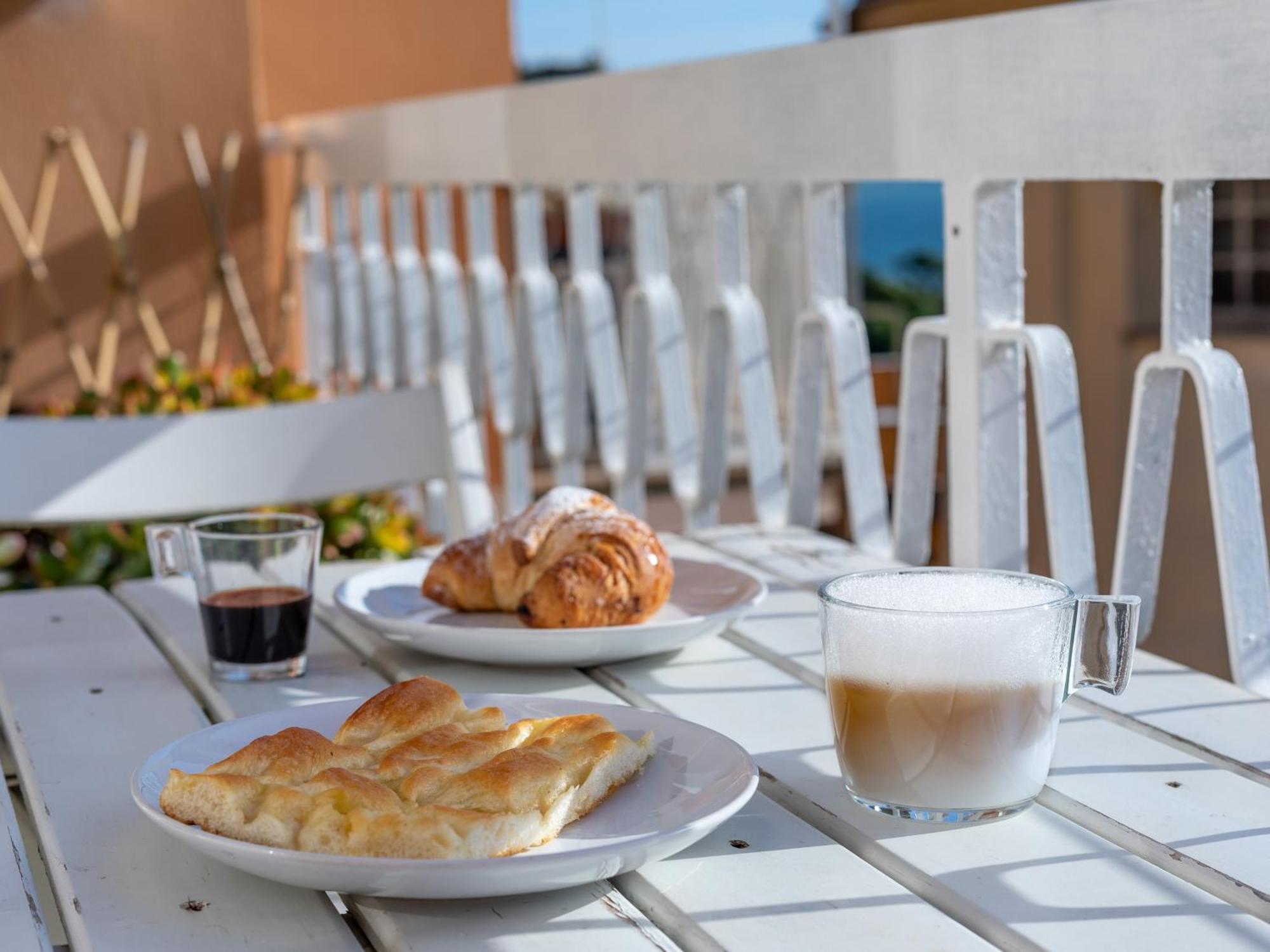 Moneglia Beach Downtown Екстериор снимка