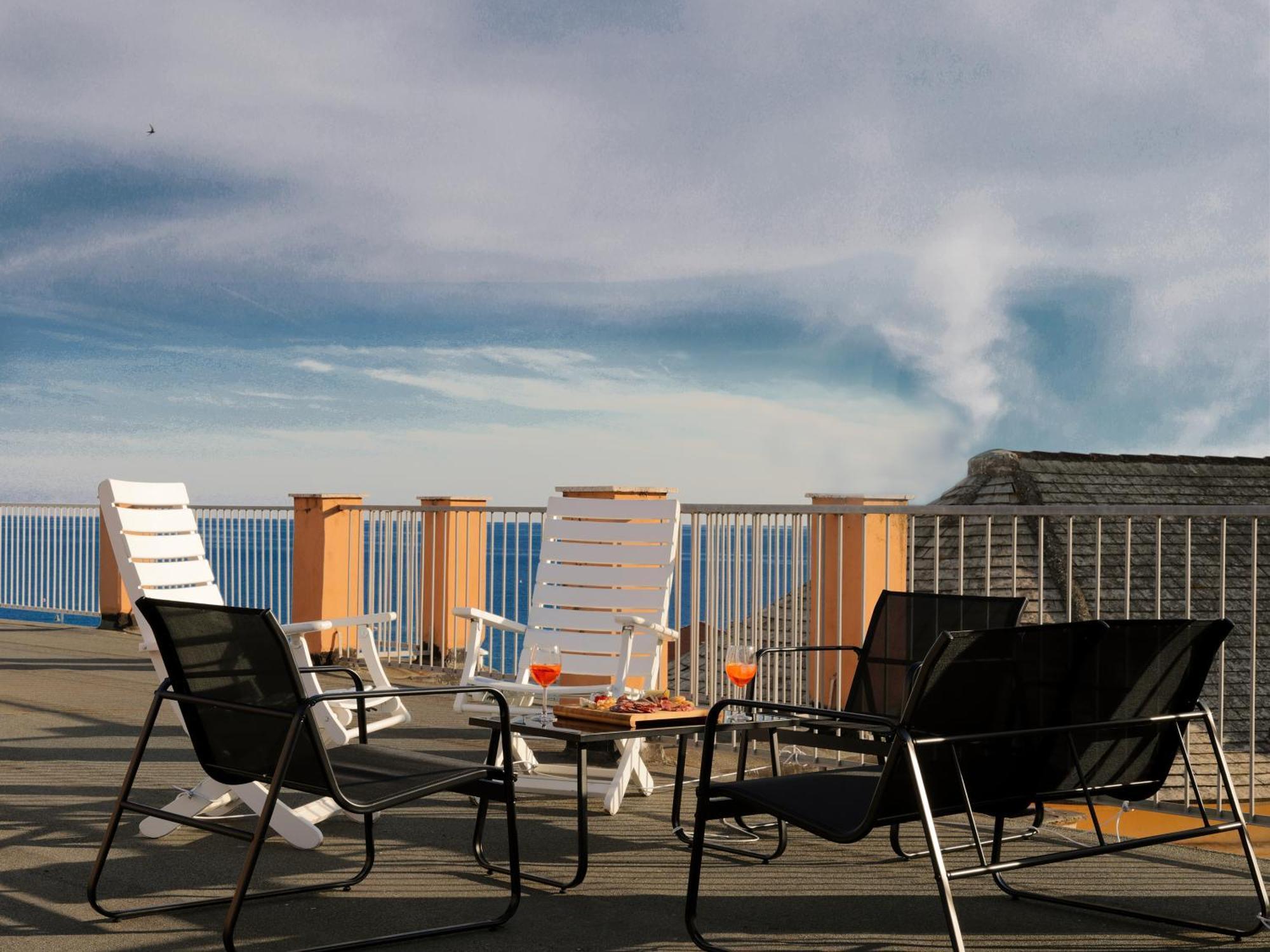 Moneglia Beach Downtown Екстериор снимка